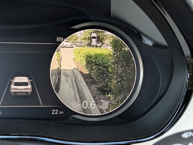 Vehicle image 25 of 31