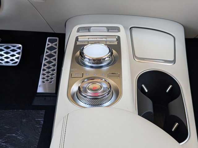 Vehicle image 14 of 31