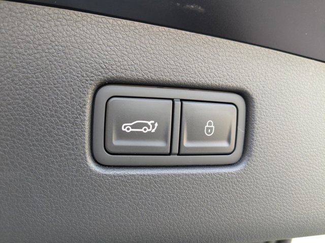Vehicle image 17 of 31