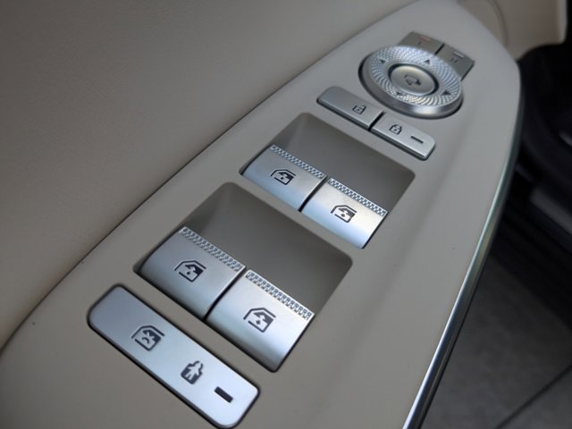 Vehicle image 20 of 31