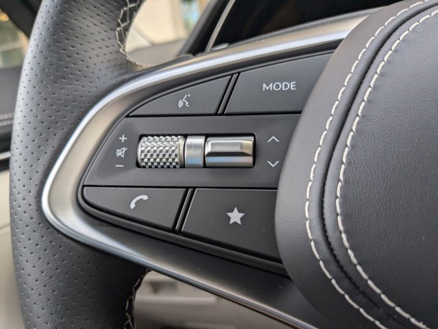 Vehicle image 21 of 31