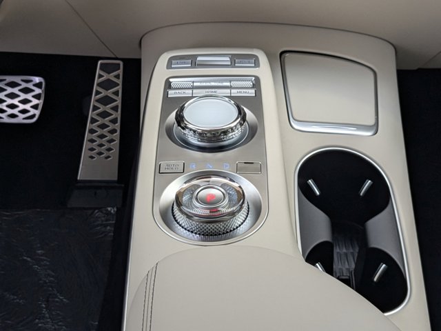 Vehicle image 14 of 31
