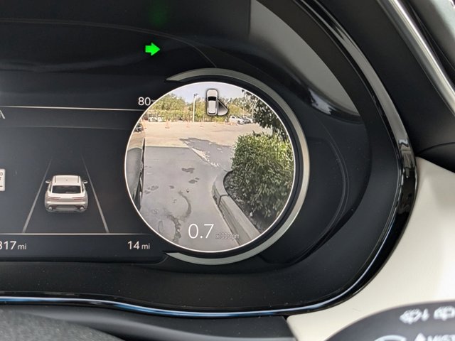 Vehicle image 25 of 31