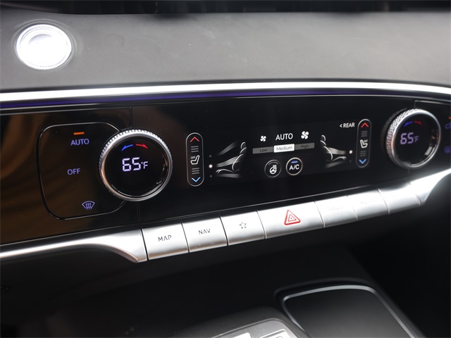 2025 Genesis GV70 3.5T Sport Image 18 of 36