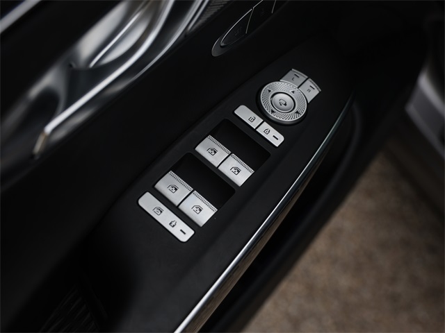 2025 Genesis GV70 3.5T Sport Image 25 of 36