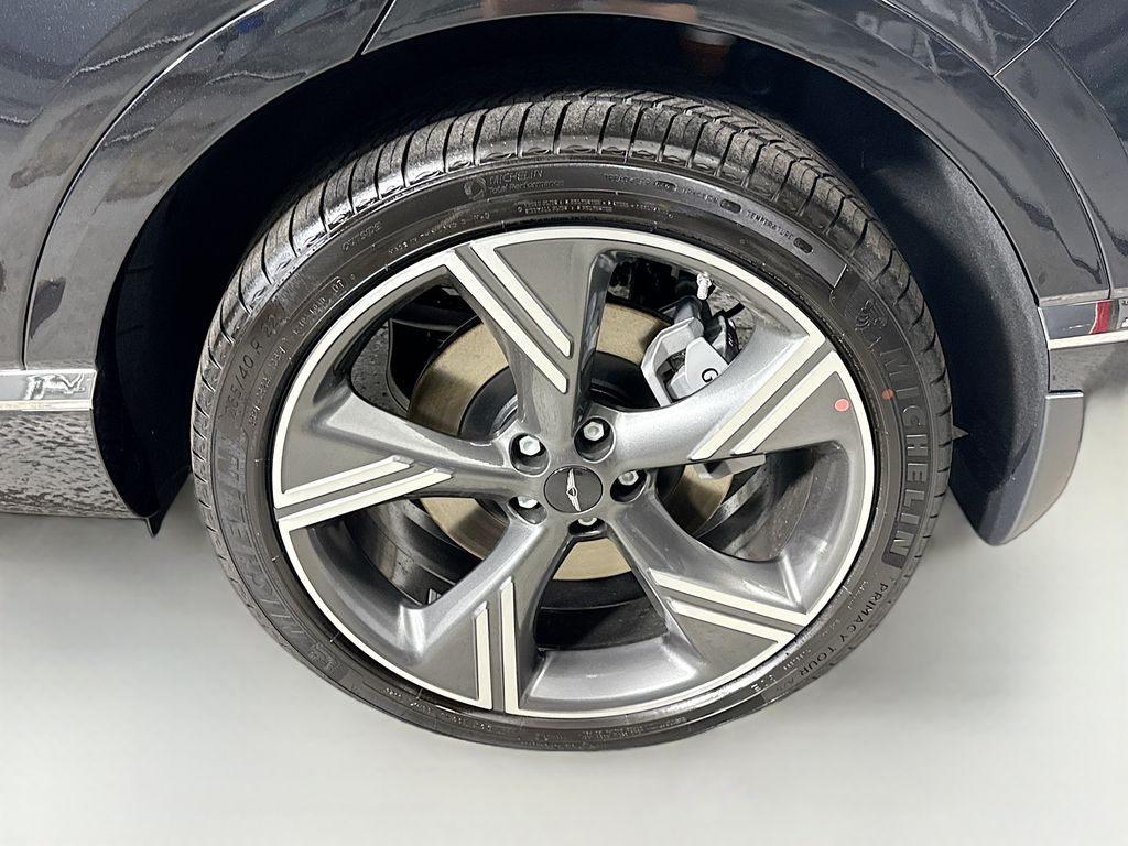Vehicle image 10 of 35
