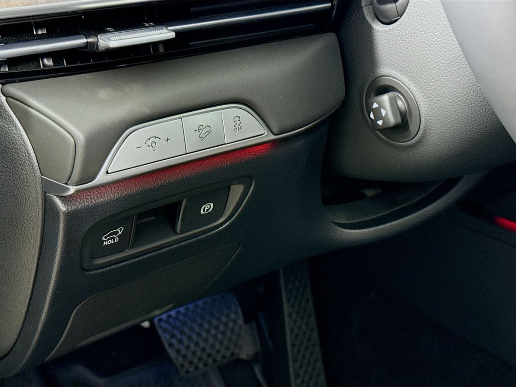 Vehicle image 28 of 35