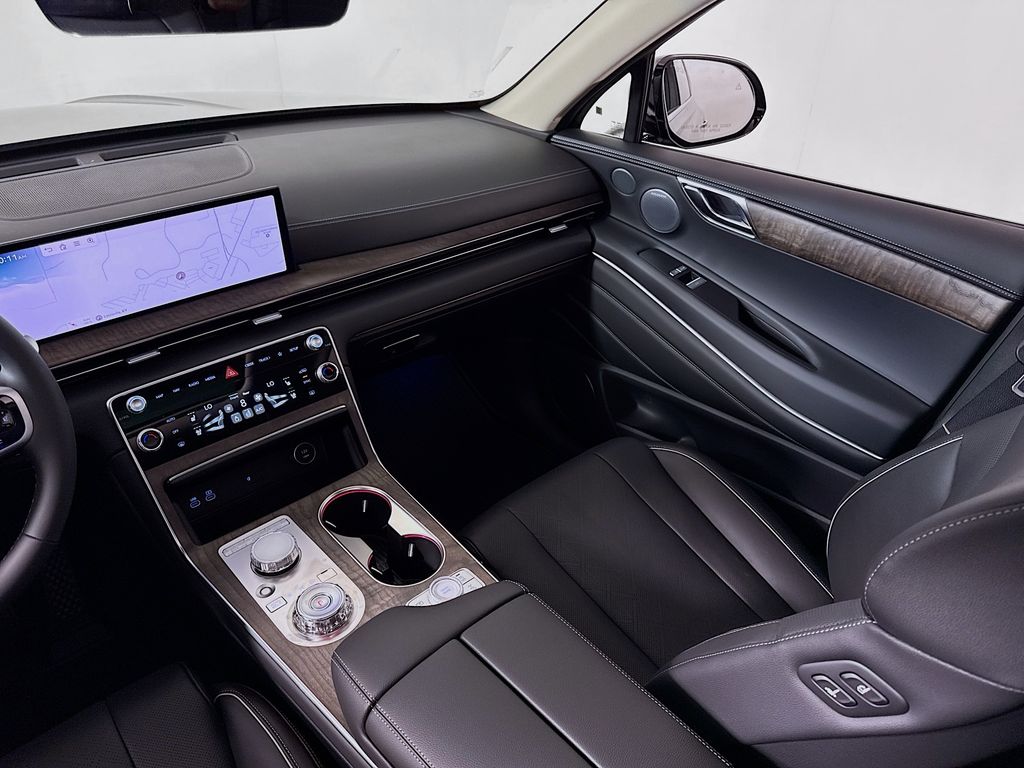 Vehicle image 20 of 35