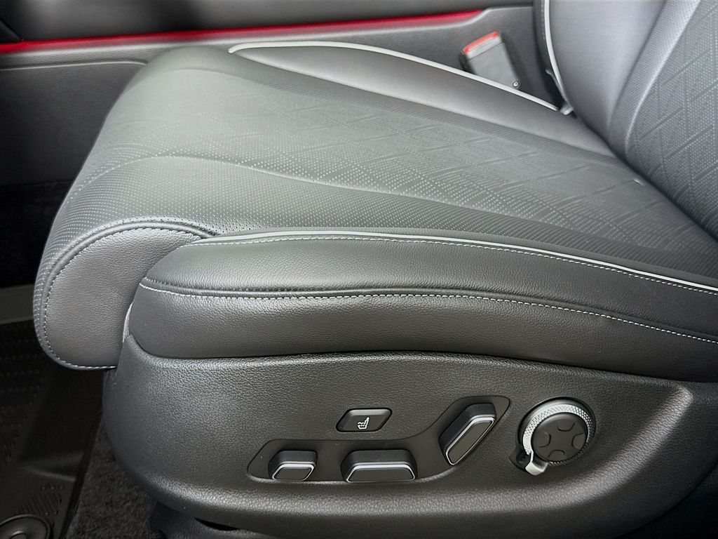 Vehicle image 32 of 35