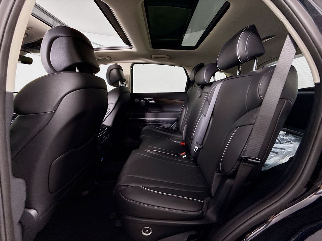Vehicle image 14 of 35