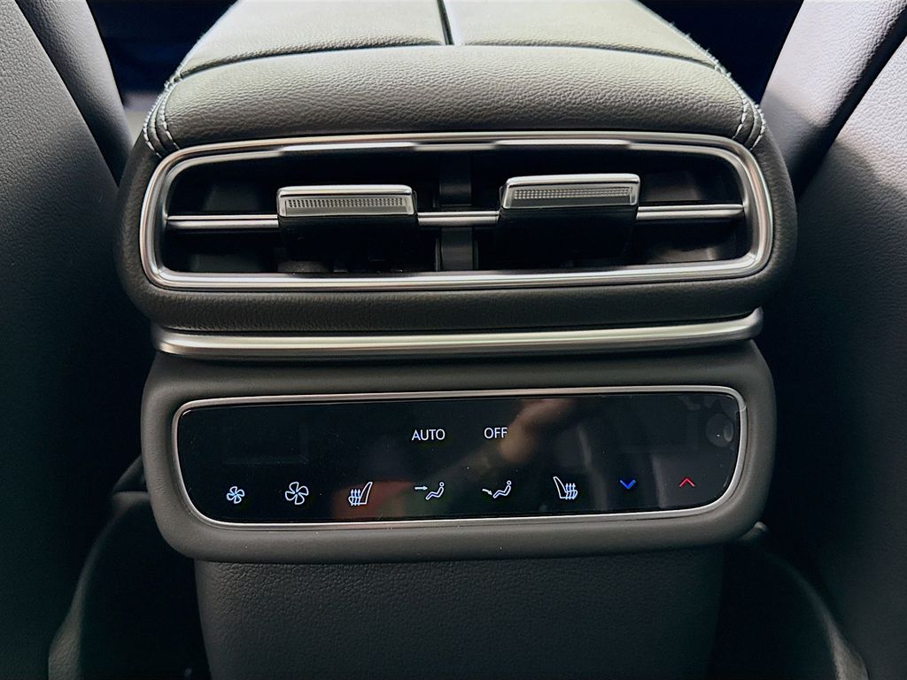 Vehicle image 26 of 35