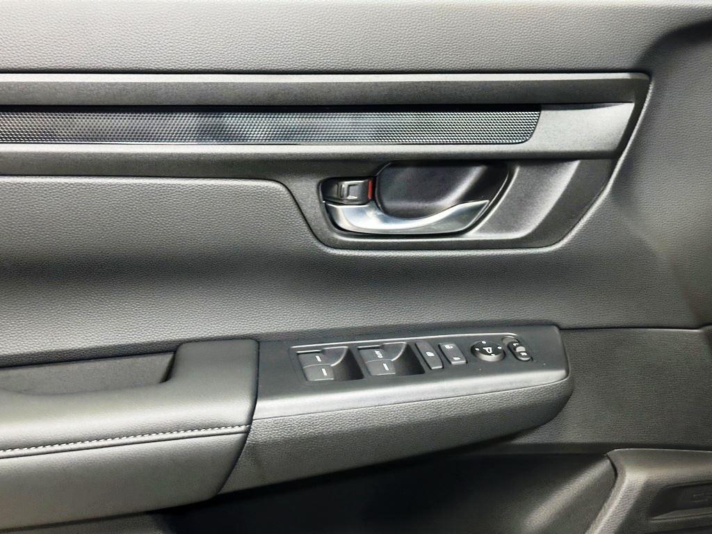 Vehicle image 18 of 25