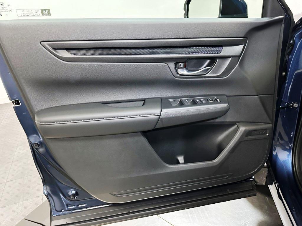 Vehicle image 17 of 25