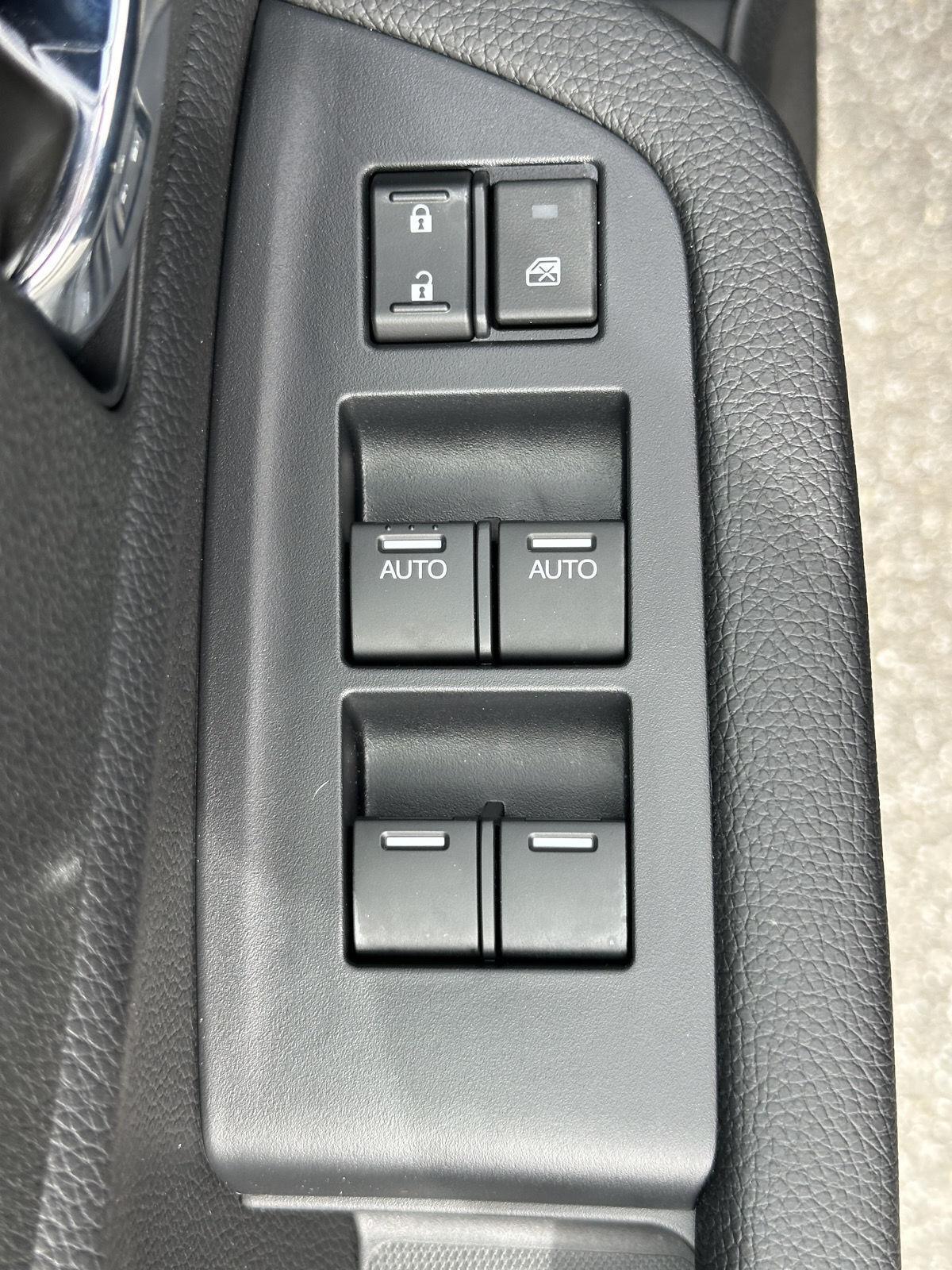 Vehicle image 14 of 29