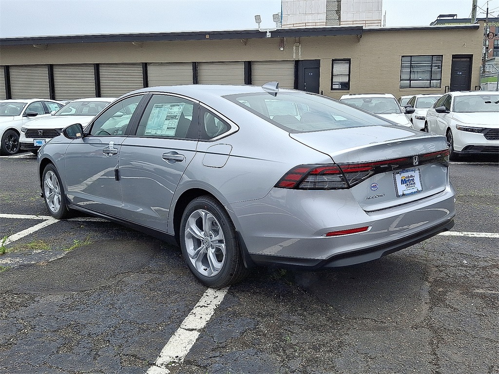 Vehicle image 4 of 11