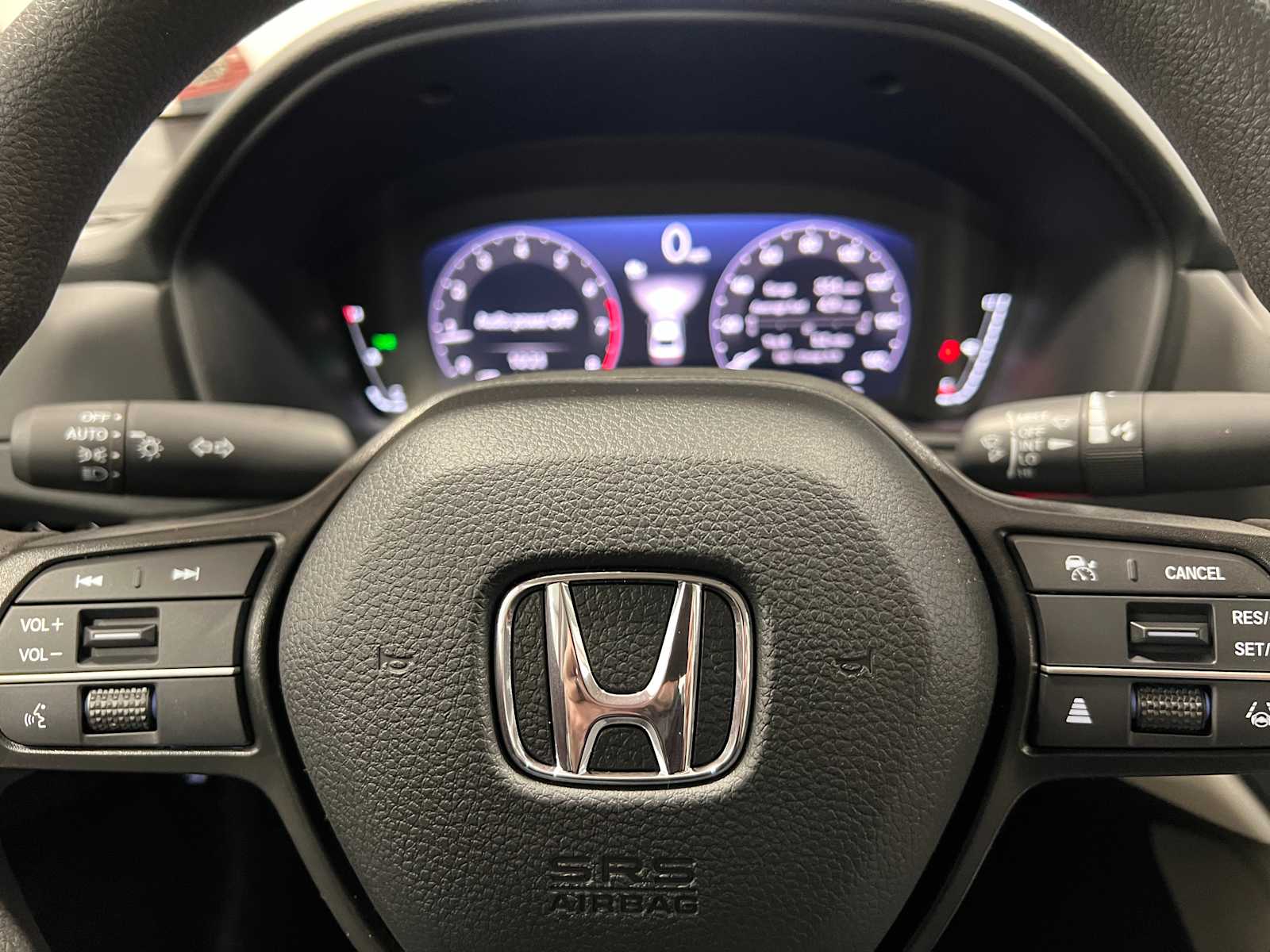 Vehicle image 24 of 28