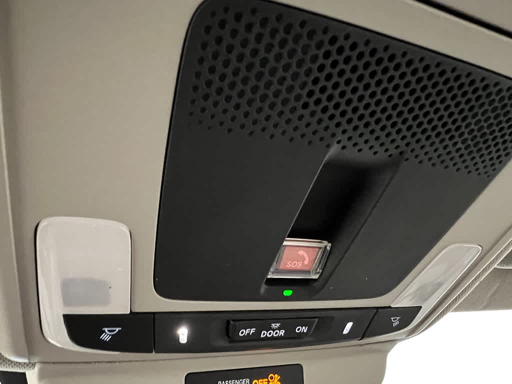 Vehicle image 22 of 28