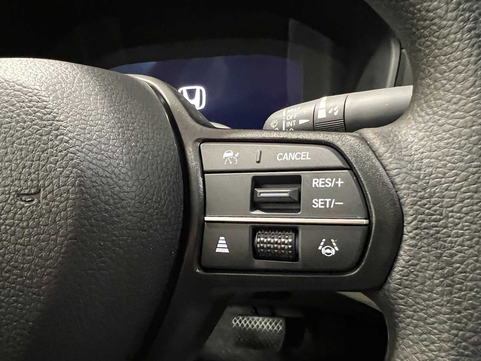 Vehicle image 21 of 28