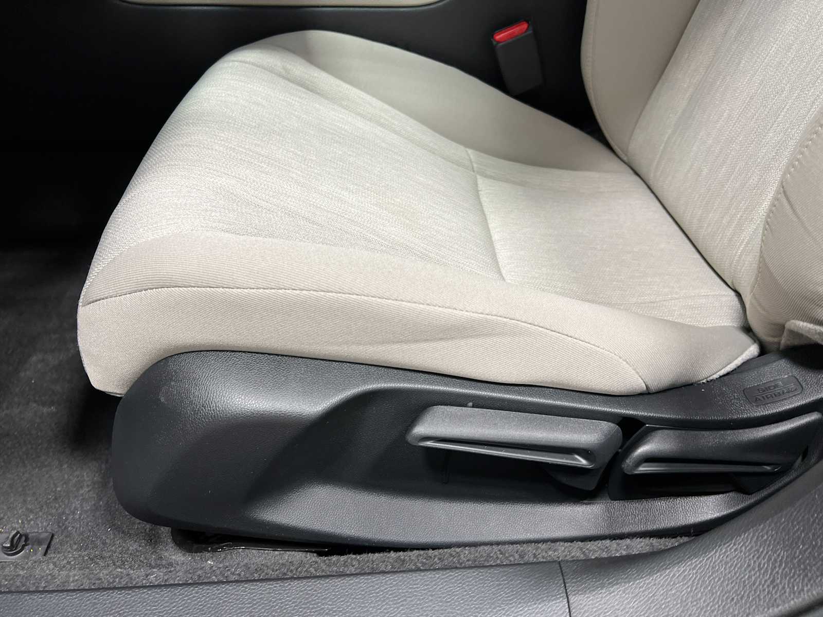Vehicle image 14 of 28