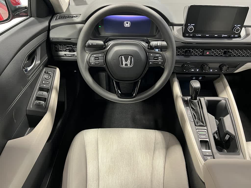 Vehicle image 15 of 28