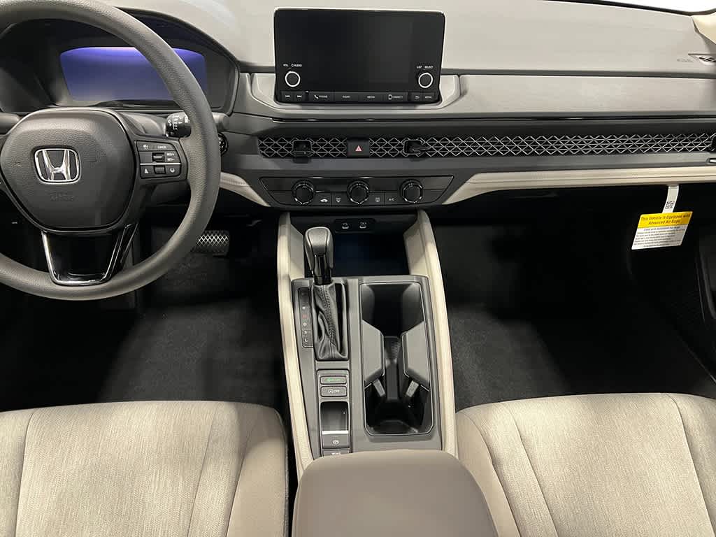 Vehicle image 16 of 28