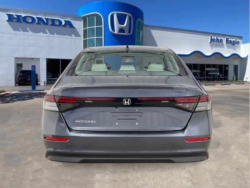 Vehicle image 6 of 28
