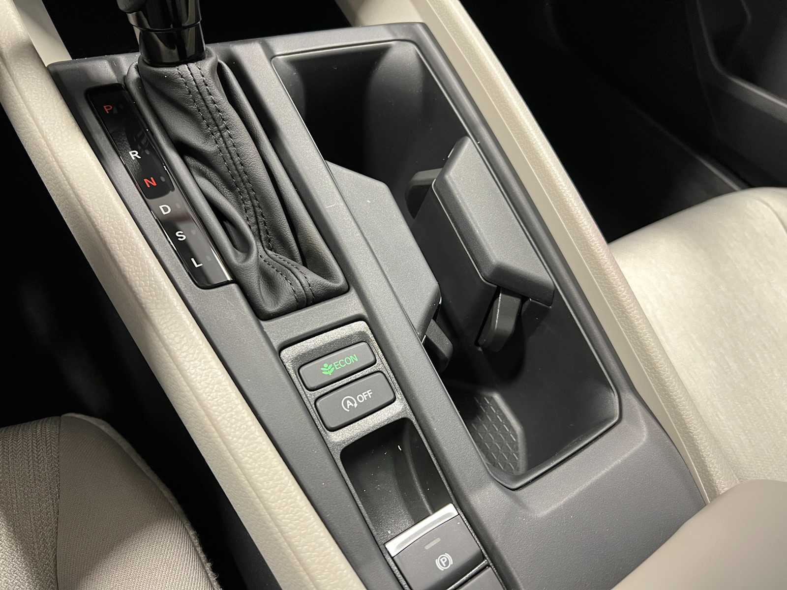 Vehicle image 18 of 28