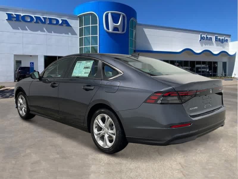 Vehicle image 7 of 28