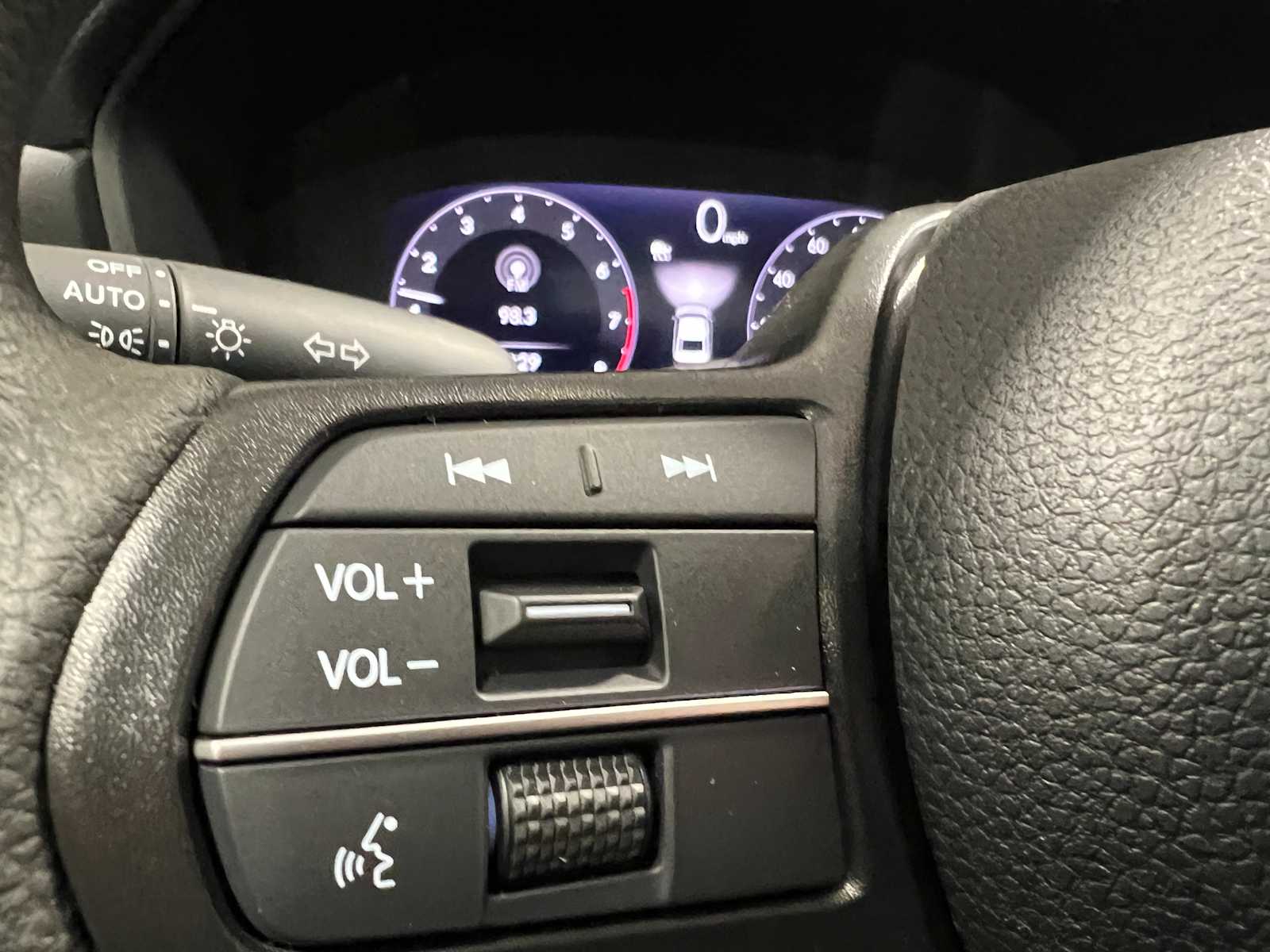 Vehicle image 20 of 28
