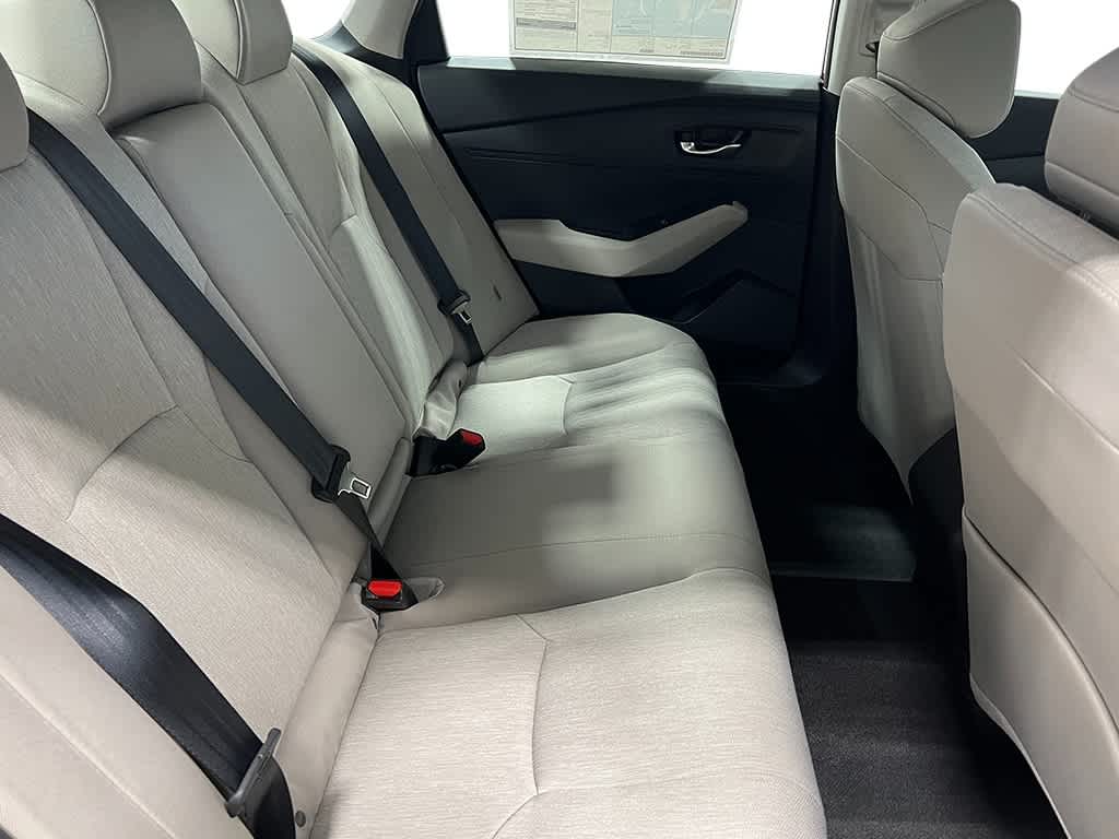Vehicle image 27 of 28
