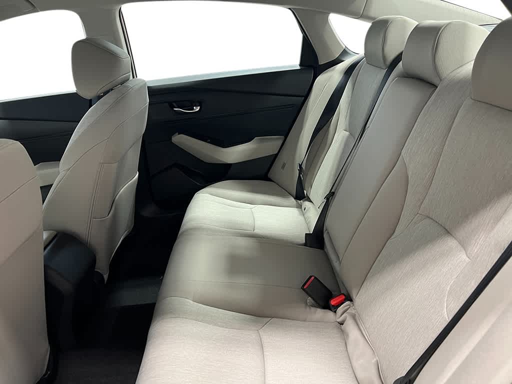 Vehicle image 26 of 28