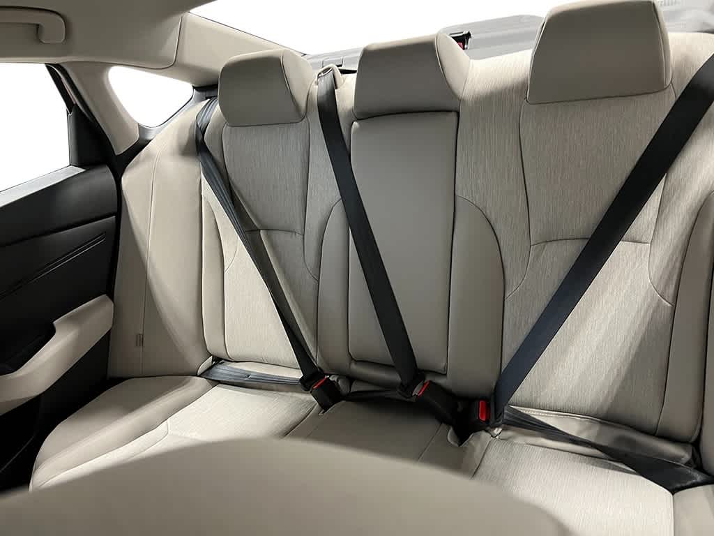 Vehicle image 25 of 28