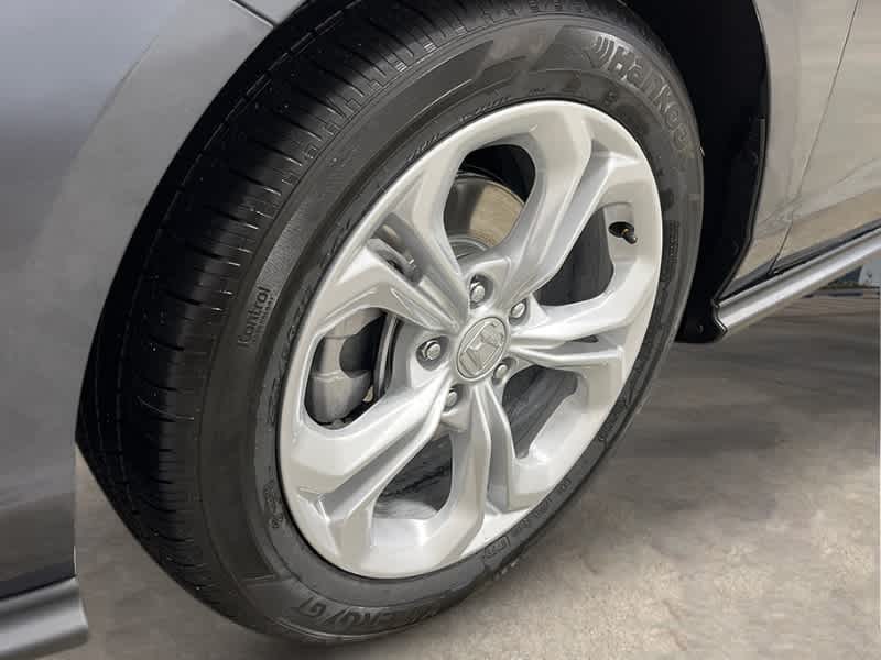 Vehicle image 10 of 28