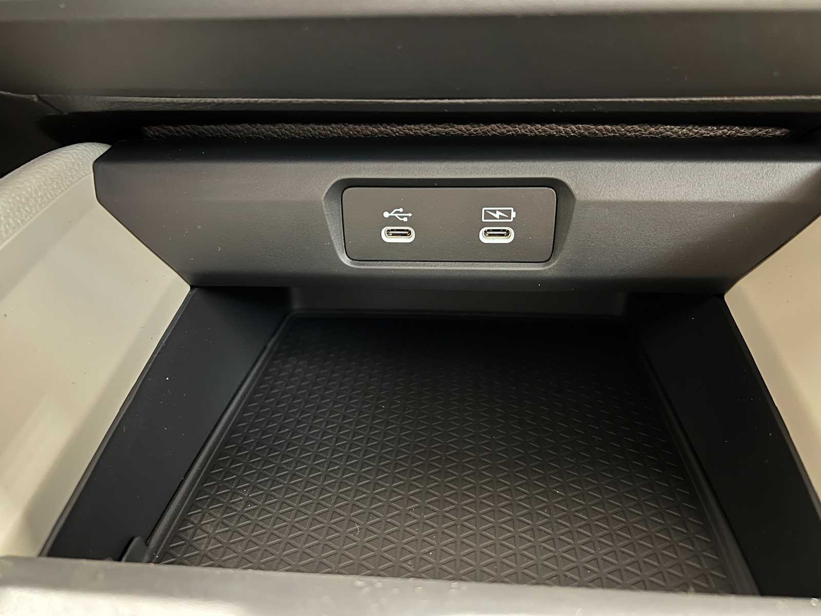 Vehicle image 19 of 28