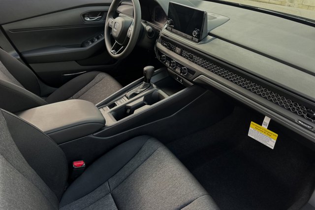 Vehicle image 17 of 29
