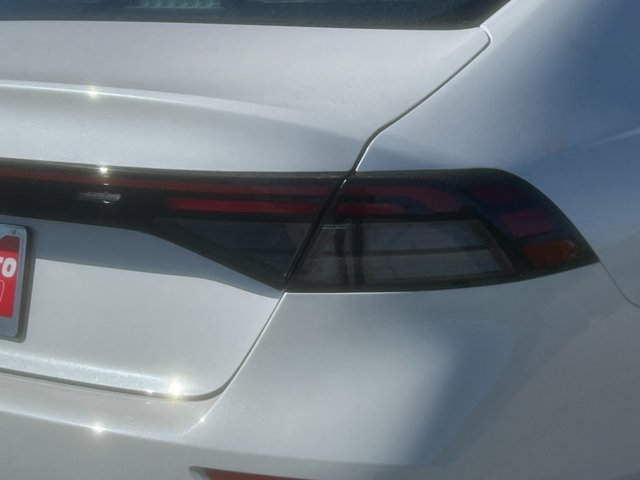Vehicle image 28 of 29