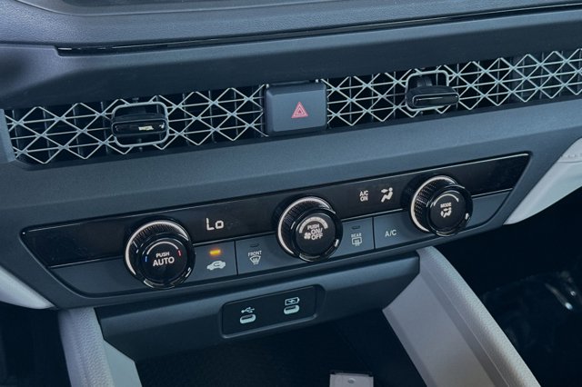 Vehicle image 22 of 31