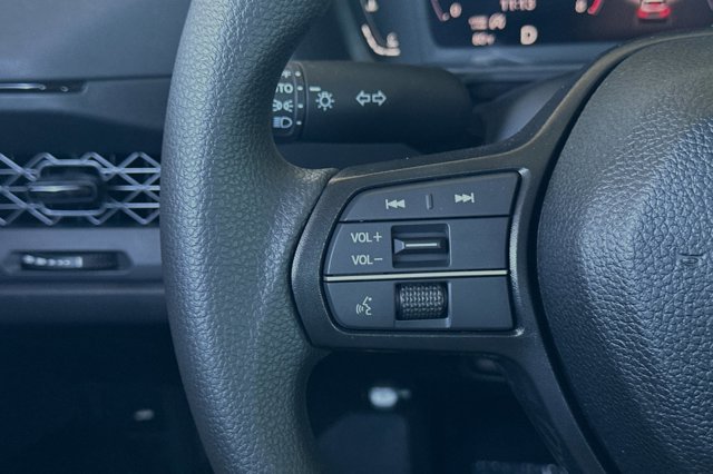 Vehicle image 26 of 31