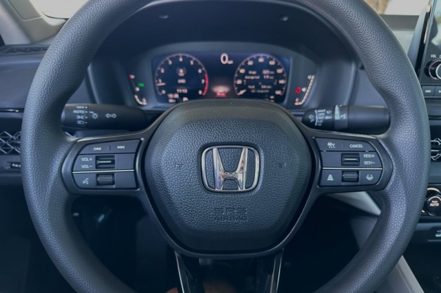 Vehicle image 25 of 31