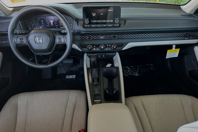 Vehicle image 15 of 31
