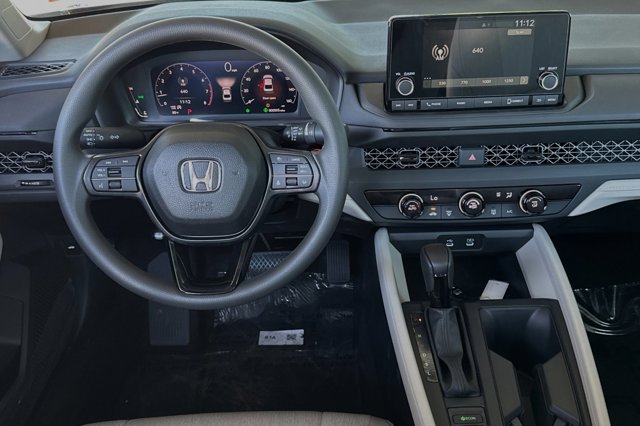 Vehicle image 16 of 31