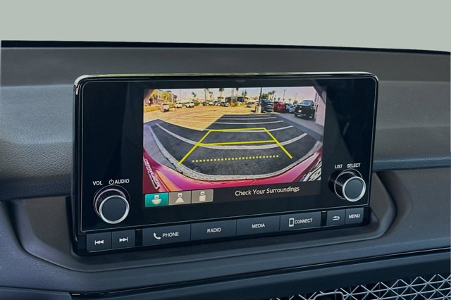 Vehicle image 21 of 31