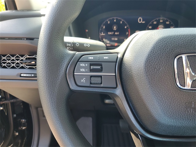Vehicle image 16 of 27