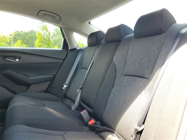 Vehicle image 8 of 27