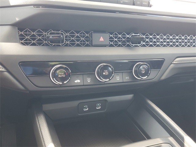 Vehicle image 21 of 27