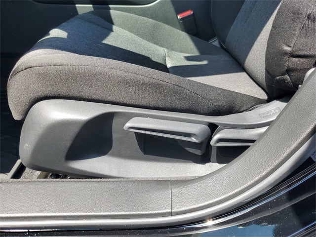 Vehicle image 14 of 27