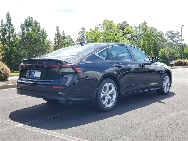 Vehicle image 4 of 27