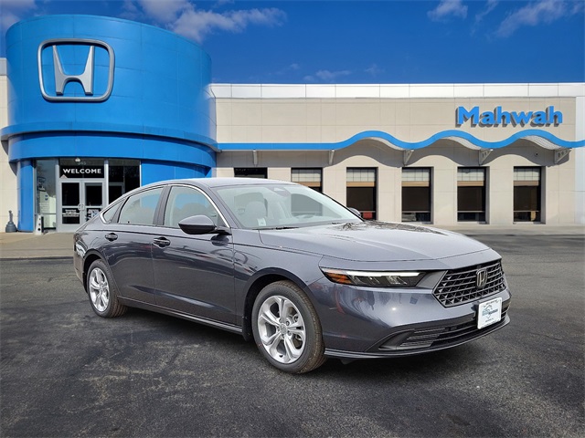 2025 Honda Accord LX Image 2 of 15