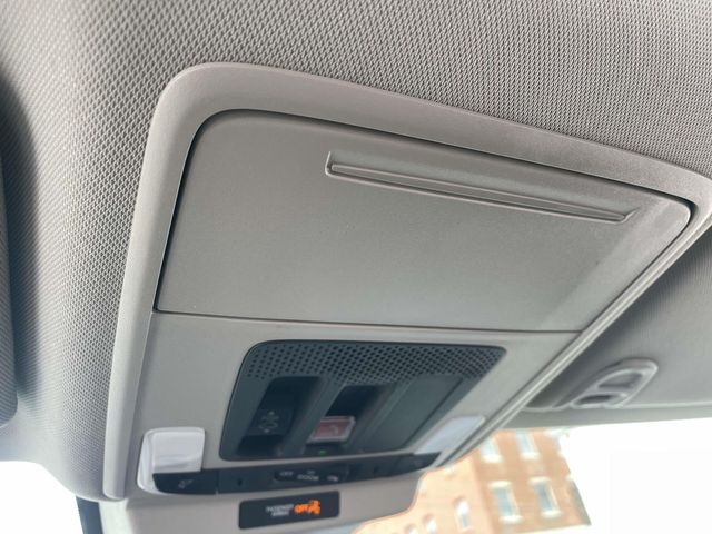 Vehicle image 27 of 35