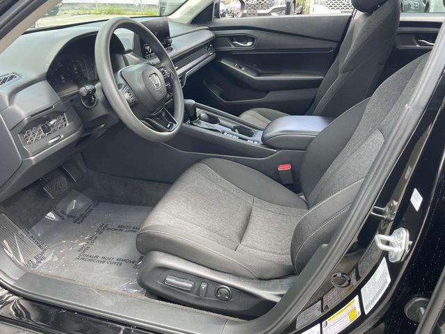 Vehicle image 19 of 35